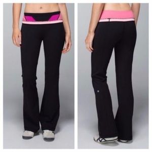 Black Lululemon Slim Groove Leggings!!